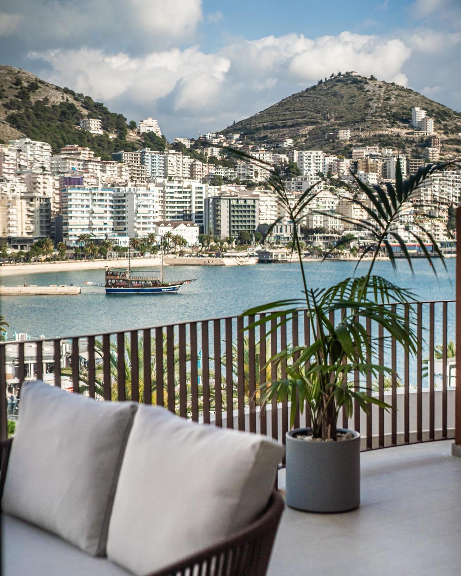 Hotel Vale Sarandë Buitenkant foto